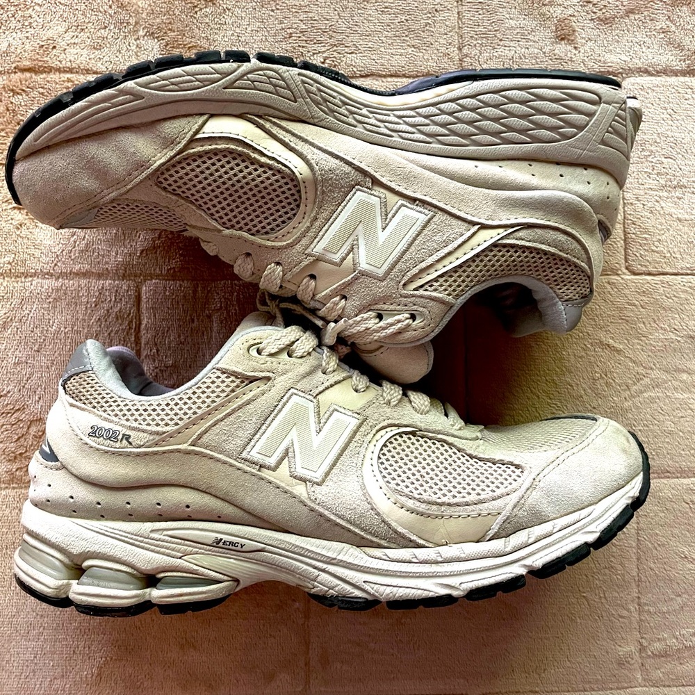 New balance 2002r